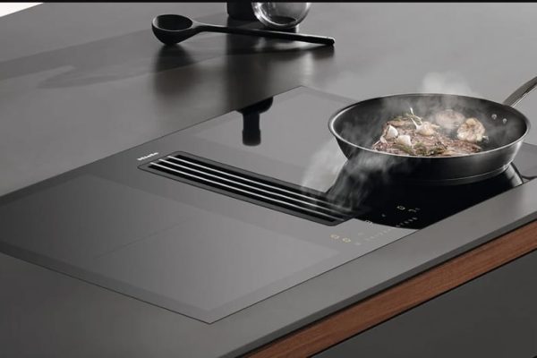 Installatie van de kookgroep in Amsterdam